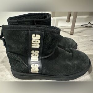 Black Ugg Mini size 7